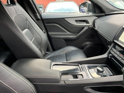 Jaguar F-Pace R-SPORT AWD 37