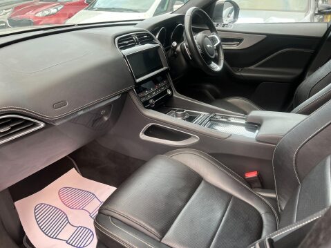 Jaguar F-Pace R-SPORT AWD 2