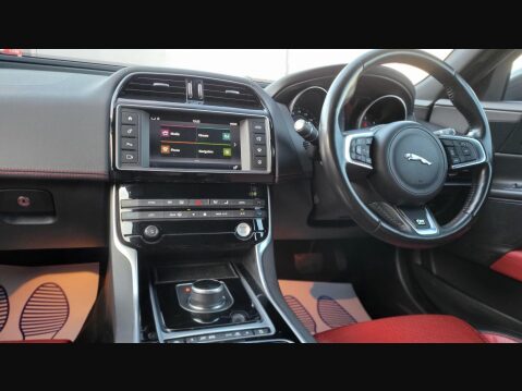 Jaguar XE D R-SPORT AWD 11