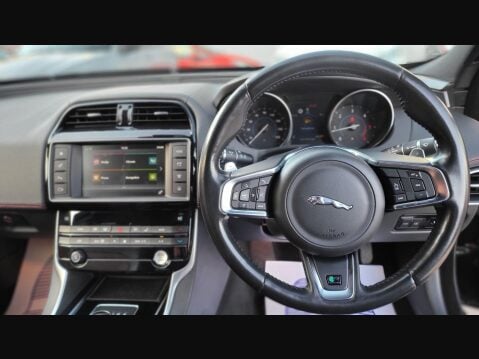 Jaguar XE D R-SPORT AWD 25