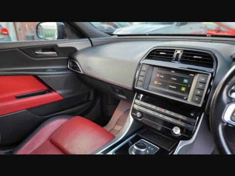 Jaguar XE D R-SPORT AWD 13