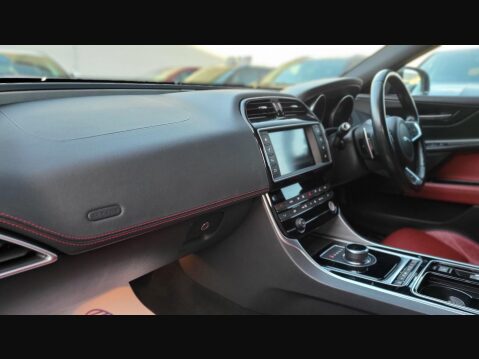 Jaguar XE D R-SPORT AWD 9