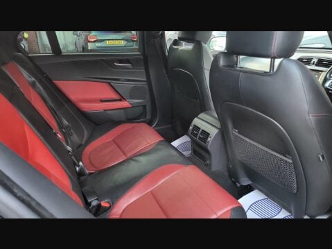 Jaguar XE D R-SPORT AWD 17