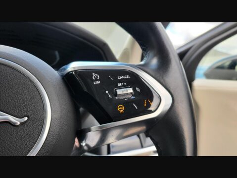 Jaguar I-Pace SE 27