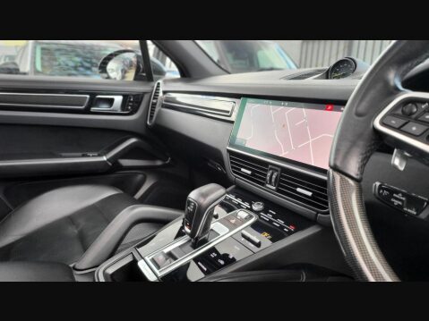 Porsche Cayenne V6 16