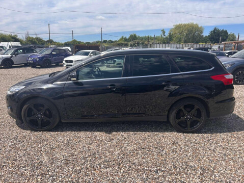 Ford Focus TITANIUM X 6