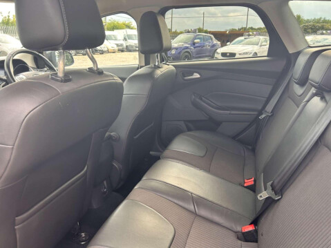 Ford Focus TITANIUM X 23