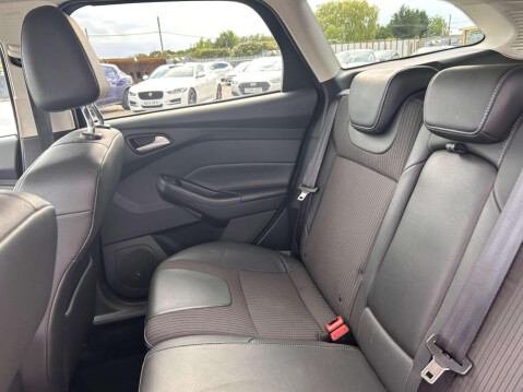 Ford Focus TITANIUM X 24