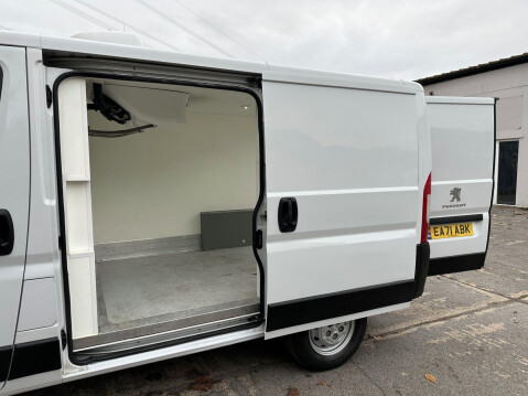 Peugeot Boxer BLUEHDI 333 L1H1 PROFESSIONAL W/V 32