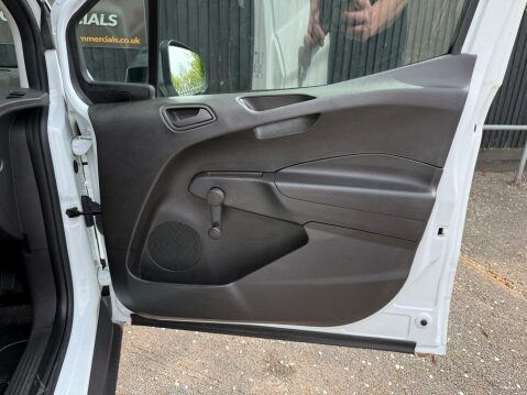 Ford Transit Courier BASE 18