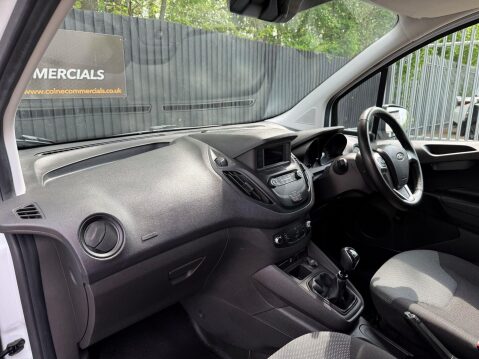 Ford Transit Courier BASE 19