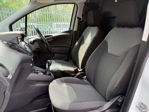 Ford Transit Courier BASE 20