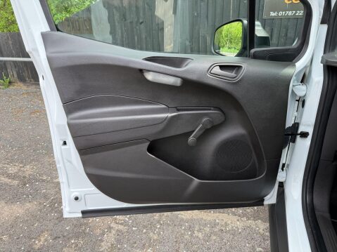 Ford Transit Courier BASE 21
