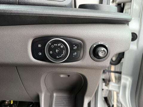 Ford Transit 350 TREND DCIV ECOBLUE 32
