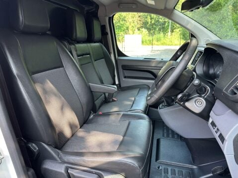 Vauxhall Vivaro L2H1 2900 SPORTIVE S/S 11