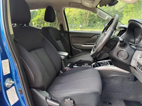 Mitsubishi L200 DI-D 4WD TITAN DCB 17