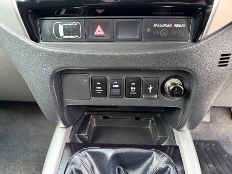 Mitsubishi L200 DI-D 4WD TITAN DCB 31