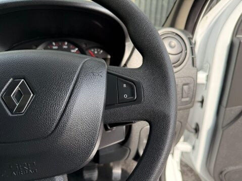 Renault Master 35 L2H1 P/C 24