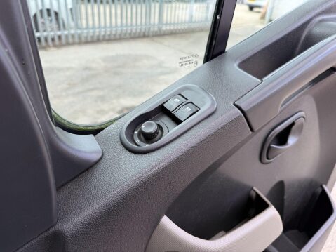 Nissan NV400 DCI SE SHR C/C 24