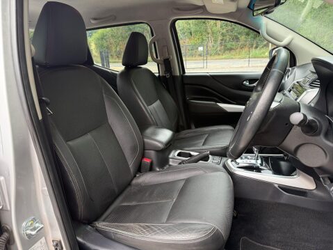 Nissan Navara DCI TEKNA 4X4 SHR DCB 17
