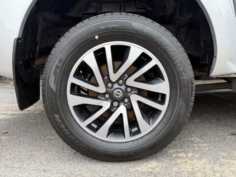 Nissan Navara DCI TEKNA 4X4 SHR DCB 12