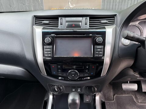 Nissan Navara DCI TEKNA 4X4 SHR DCB 31