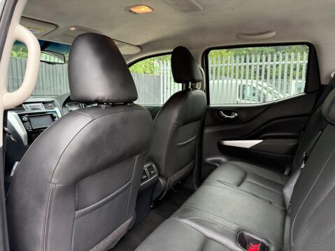 Nissan Navara DCI TEKNA 4X4 SHR DCB 26