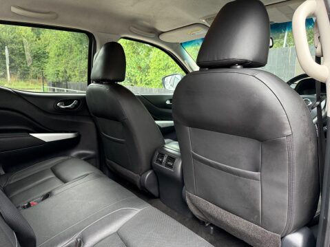 Nissan Navara DCI TEKNA 4X4 SHR DCB 23