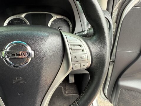 Nissan Navara DCI TEKNA 4X4 SHR DCB 30