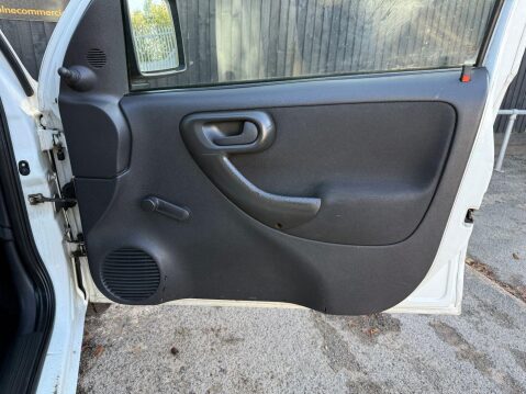 Vauxhall Combo 2000 CDTI 18