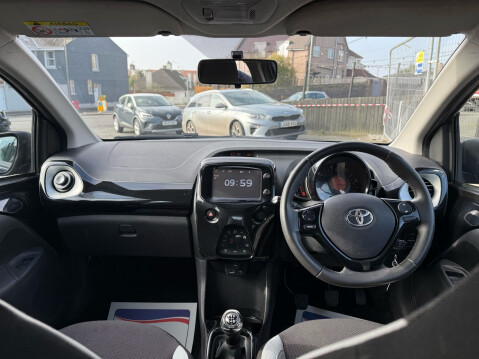 Toyota Aygo VVT-I X-CLUSIV 8