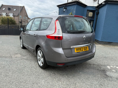 Renault Grand Scenic DYNAMIQUE TOMTOM VVT 5
