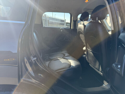 Mini Countryman ONE 9