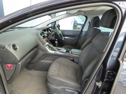 Peugeot 3008 E-HDI ACTIVE 11