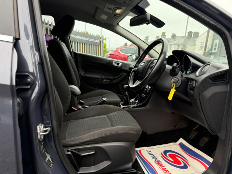 Ford Fiesta TITANIUM 7