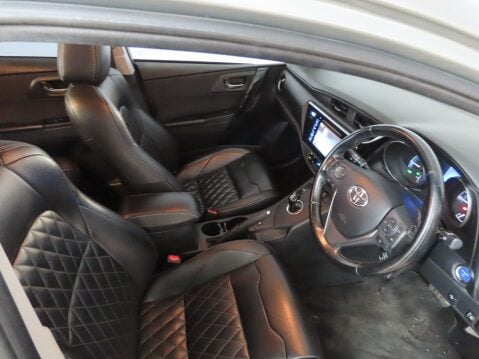 Toyota Auris VVT-I GB25 7