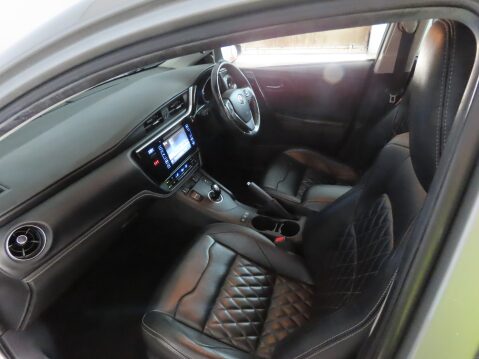 Toyota Auris VVT-I GB25 8