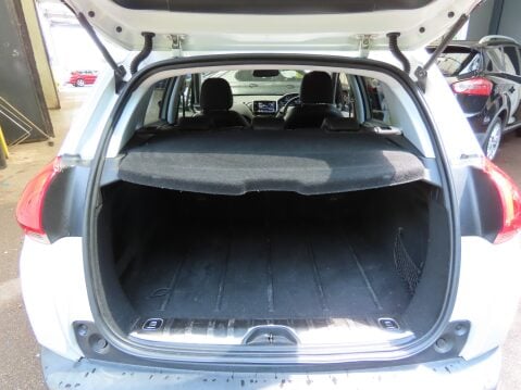 Peugeot 2008 E-HDI ALLURE 9