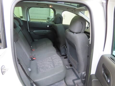 Peugeot 3008 ALLURE E-HDI FAP 8