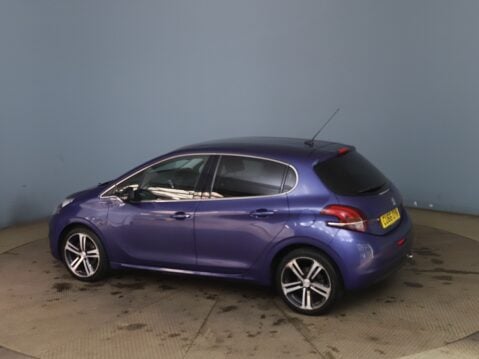 Peugeot 208 BLUE HDI GT LINE 5