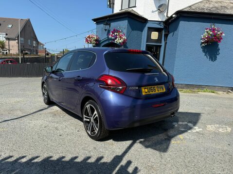 Peugeot 208 BLUE HDI GT LINE 6