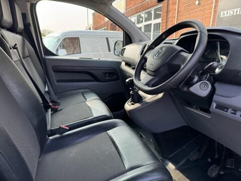 Vauxhall Vivaro L2H1 2900 SPORTIVE S/S 8