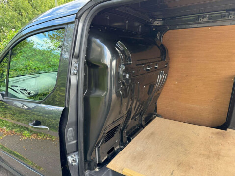 Ford Transit Connect 1.6 TDCi 240 Limited Panel Van 5dr Diesel Manual L2 H1 (128 g/km, 113 bhp) 39