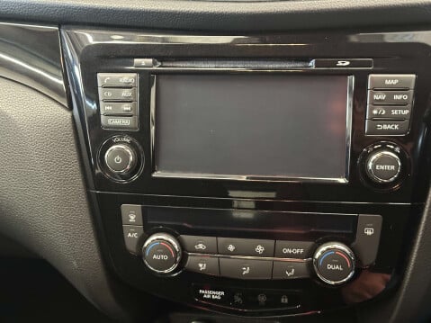 Nissan Qashqai 1.5 dCi N-Connecta SUV 5dr Diesel Manual 2WD Euro 6 (s/s) (110 ps) 38