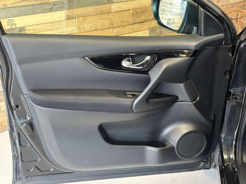 Nissan Qashqai 1.5 dCi N-Connecta SUV 5dr Diesel Manual 2WD Euro 6 (s/s) (110 ps) 22