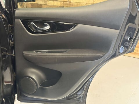 Nissan Qashqai 1.5 dCi N-Connecta SUV 5dr Diesel Manual 2WD Euro 6 (s/s) (110 ps) 43