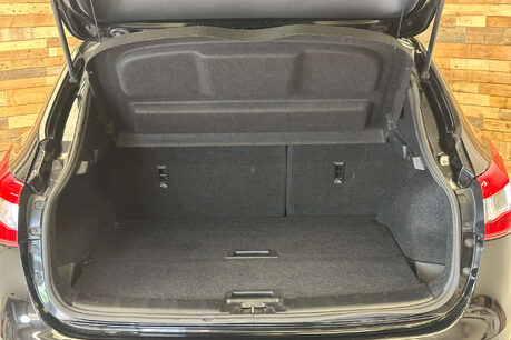 Nissan Qashqai 1.5 dCi N-Connecta SUV 5dr Diesel Manual 2WD Euro 6 (s/s) (110 ps) 53