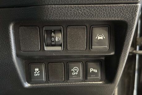 Nissan Qashqai 1.5 dCi N-Connecta SUV 5dr Diesel Manual 2WD Euro 6 (s/s) (110 ps) 44
