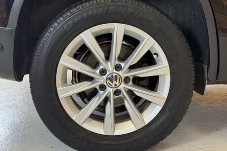 Volkswagen Tiguan 2.0 TDI BlueMotion Tech SE SUV 5dr Diesel DSG 4WD Euro 5 (s/s) (140 ps) 60