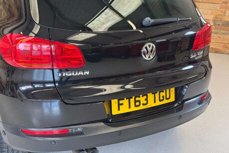 Volkswagen Tiguan 2.0 TDI BlueMotion Tech SE SUV 5dr Diesel DSG 4WD Euro 5 (s/s) (140 ps) 70